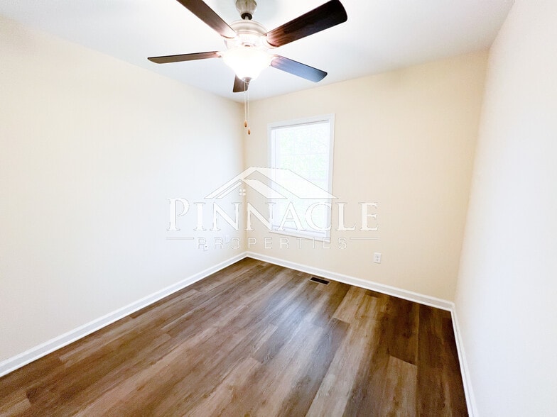 Building Photo - 2325 Tazewell Ave