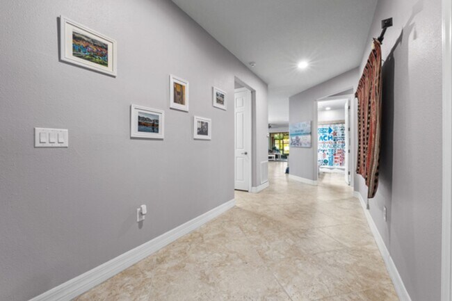 Building Photo - Beautifully Maintained home in Pool Community!