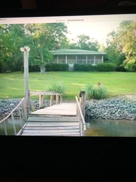 Old Pier and house - 5221 Green Cove Rd