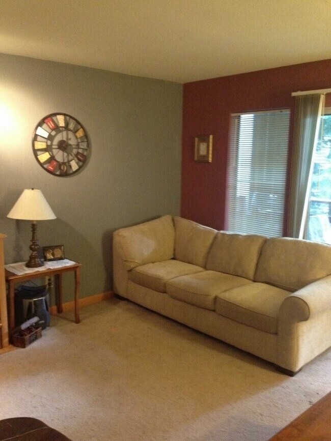 Building Photo - Beautiful Townhome Style Condo Harbour Pointe / Mukilteo