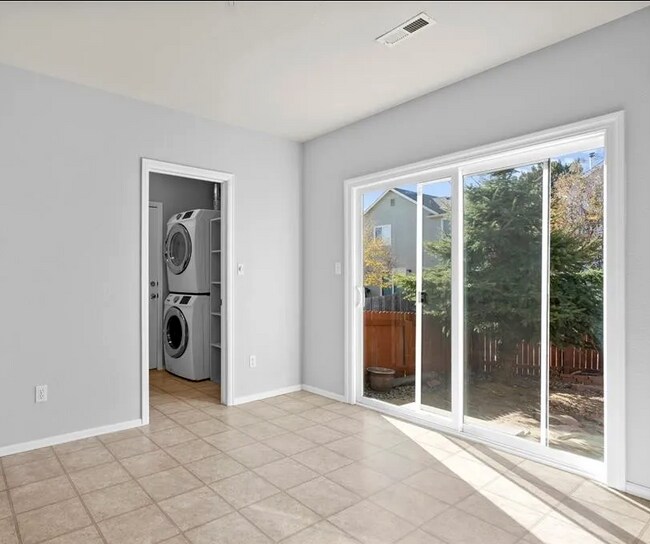 Building Photo - 6124 Scottsbluff Dr