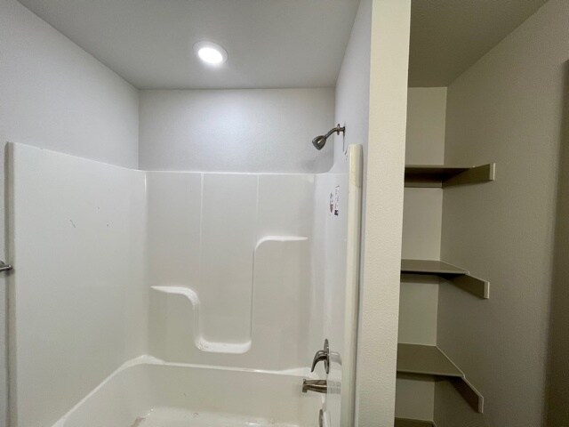 Building Photo - 3414 Glen Rd