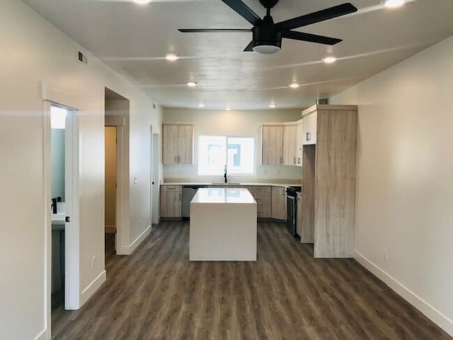 Building Photo - 134 S Orchard Dr