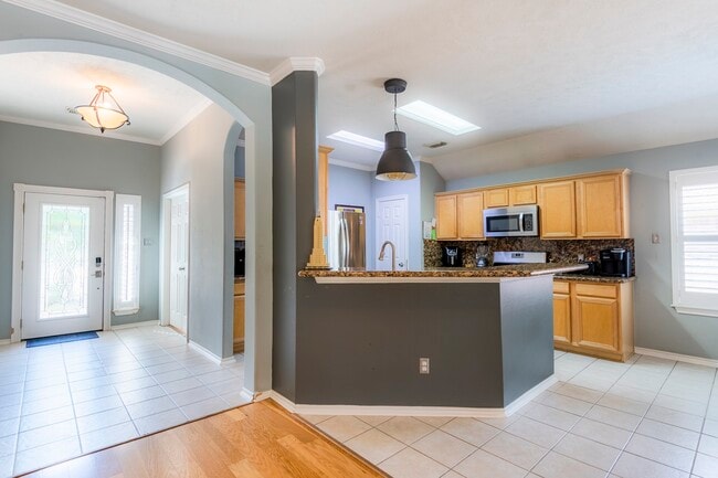Building Photo - 10 Delphinium Pl