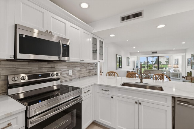 Building Photo - 301 S Seas Dr