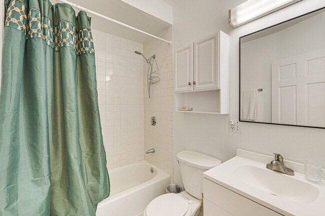 Building Photo - 139-141-141 Putnam Ave