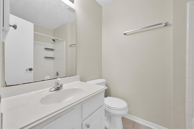 Building Photo - 8051 Bay Branch Dr