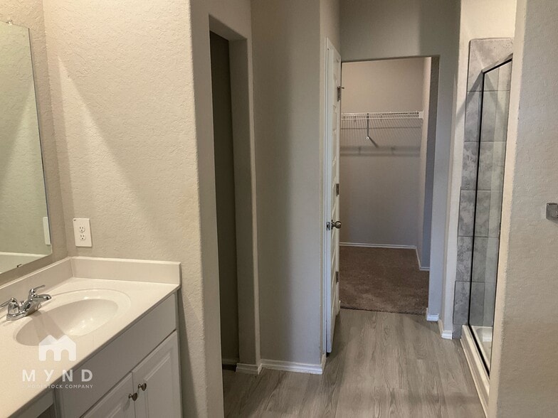 Building Photo - 712 Rdg Vw Dr