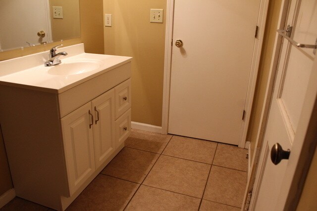 Building Photo - PRE LEASING CENTRALLY LOCATED 2 BED 1 BATH