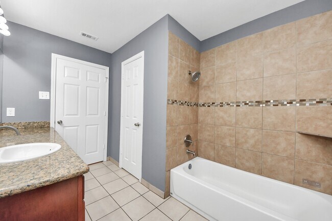 Building Photo - 10021 Hazelhurst Dr