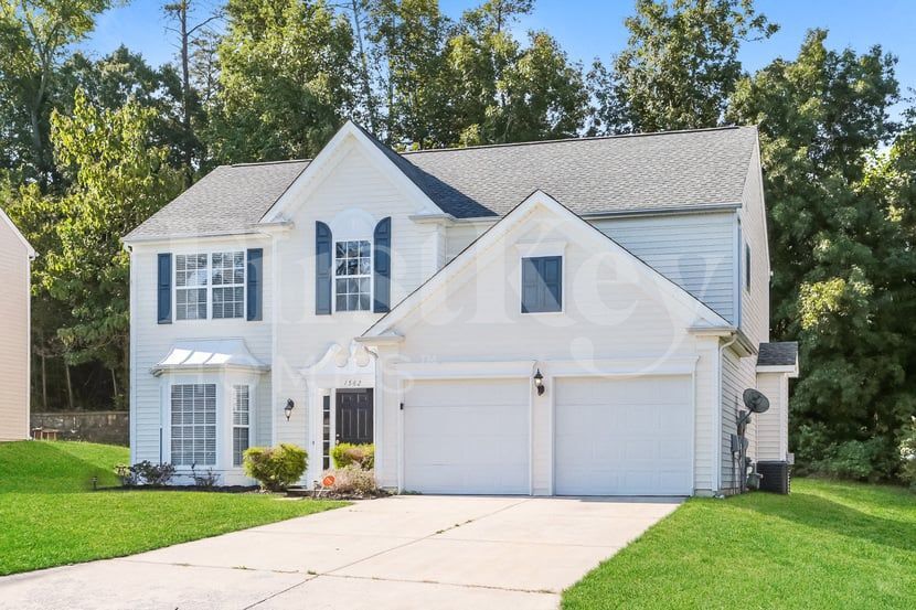 Building Photo - 1562 Pondhaven Dr