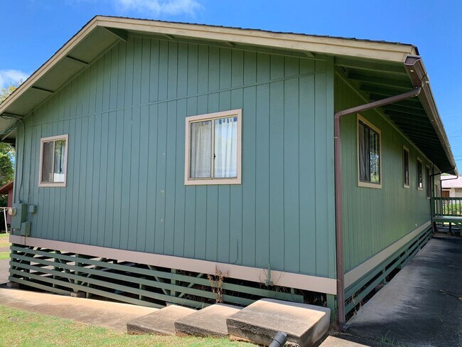 Building Photo - TCT - Higa