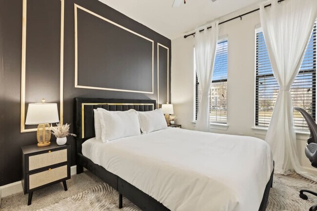 Building Photo - 5250 Town and Country Blvd