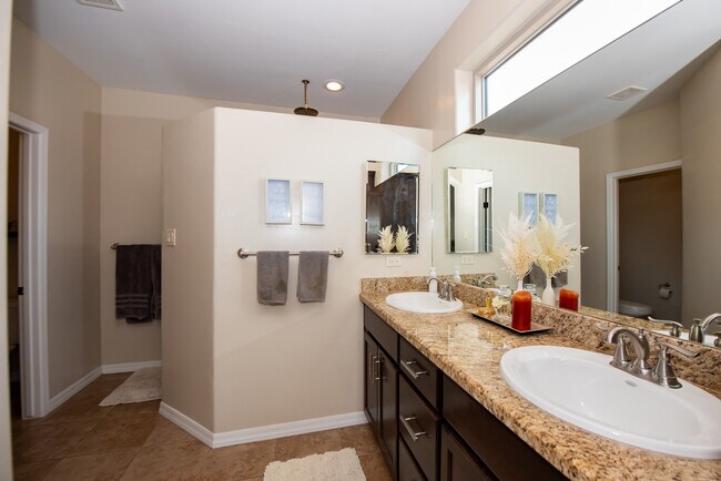 Building Photo - 3627 S Tillman Way