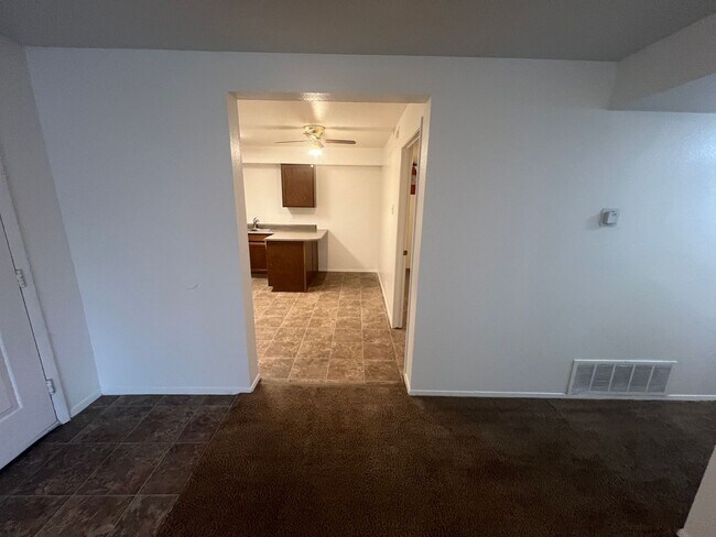 Building Photo - Spacious 2 bed/2 bath in Millcreek-**Move in Special-1/2 off first month**