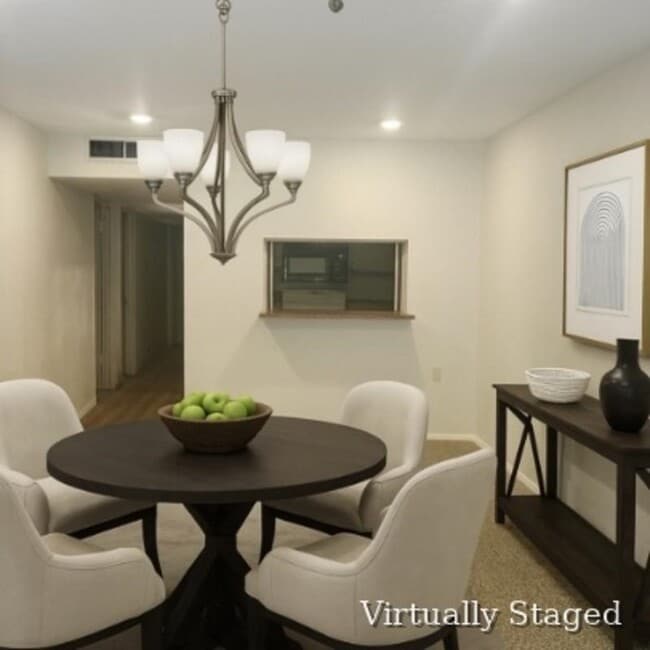 Building Photo - 1206 Hi Stirrup