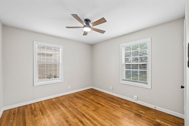 Building Photo - Wonderful 2/1 in Central Lubbock!