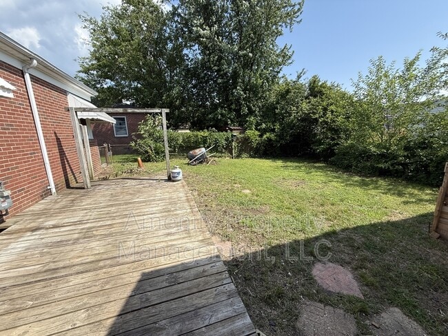 Building Photo - 21 Mansford Dr