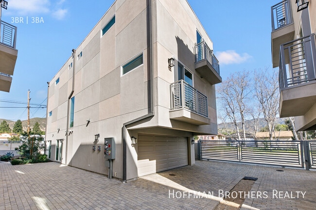 Building Photo - 15106 Roxford St