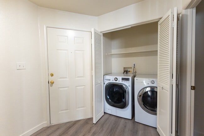 Building Photo - 5064 S Rainbow Blvd