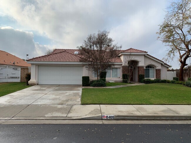 Primary Photo - 8409 Tamworth St - SW - Beautiful 3 + Offi...