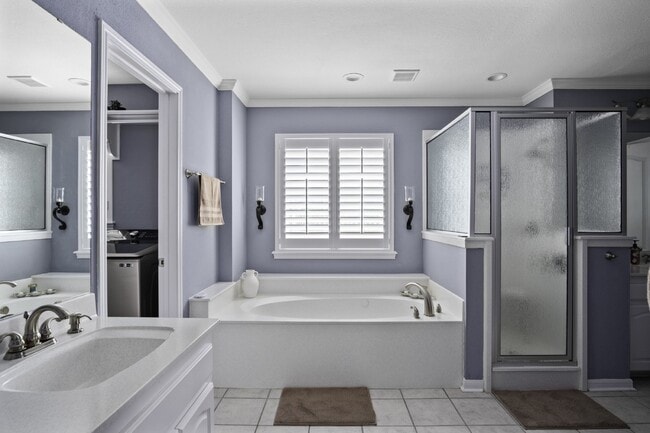Building Photo - "Spacious 4-Bedroom Home with 3 Full Baths...