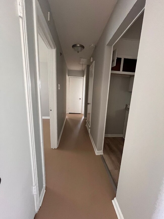 Building Photo - Great Property in quite Neighborhood