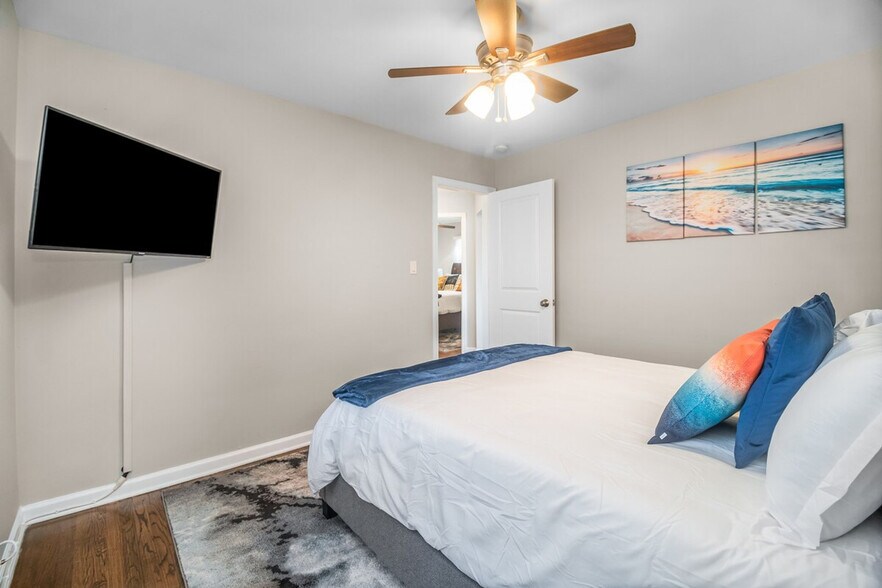 Building Photo - 3800 S Harvey Ave