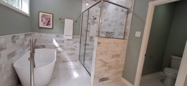 Building Photo - Beautifully renovated home in Rocky Woods ...