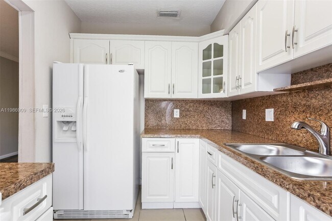 Building Photo - 1078 NE 157th St