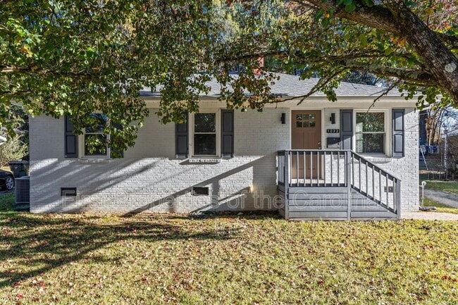 Primary Photo - 1032 Barrow Ct