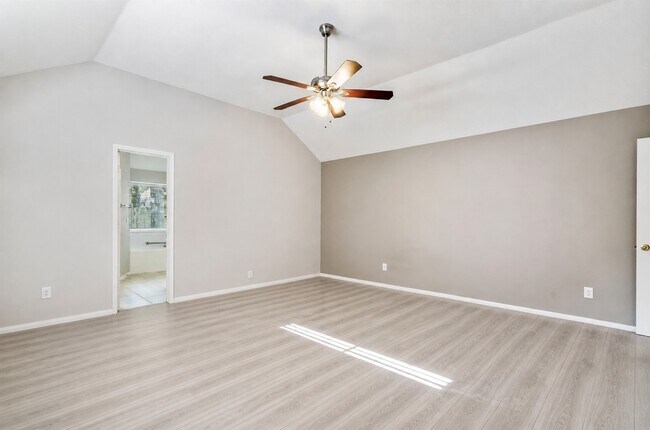Building Photo - 1319 Castlemist Dr