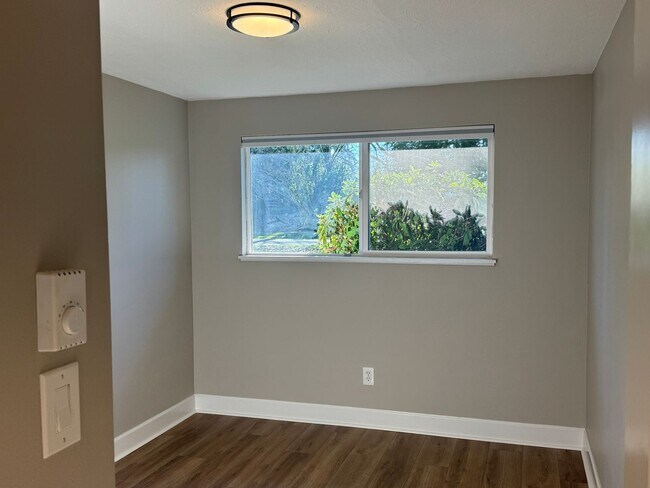 Building Photo - 3 Bedroom home