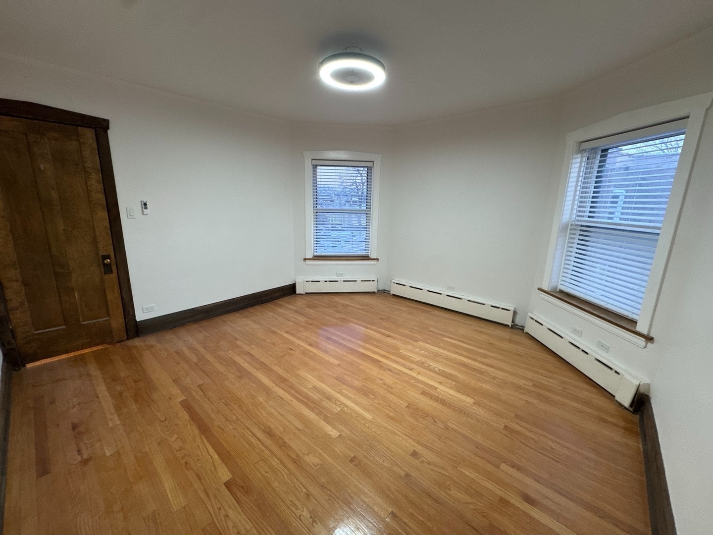 Building Photo - 2437 W North Shore Ave