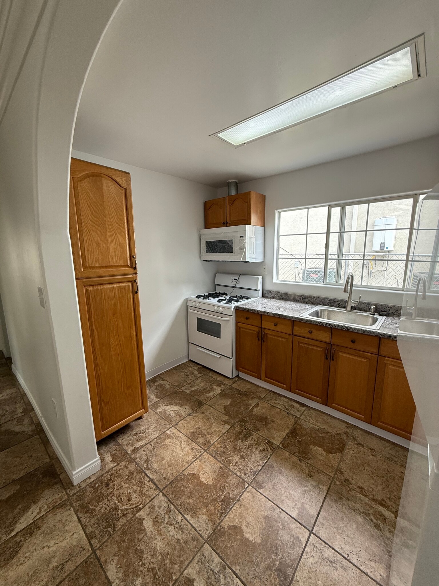 Kitchen - 2755 Knox Ave