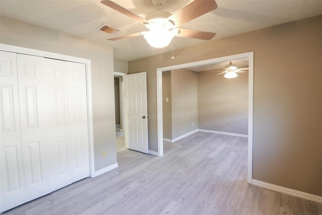 Building Photo - 3302 Kempwood Dr