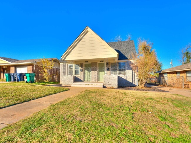 Building Photo - 1515 NE 13th St