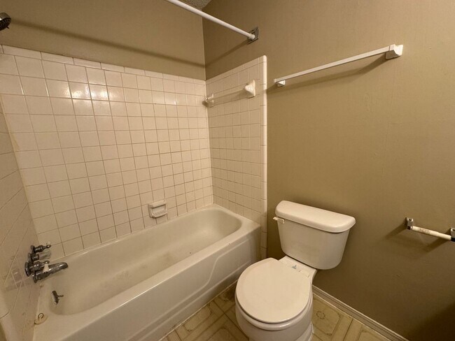 Building Photo - 125th East Ave. Duplex