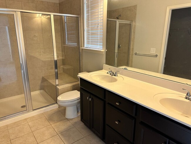 Building Photo - Gorgeous 3 Bedroom Townhome in Eagle Park!