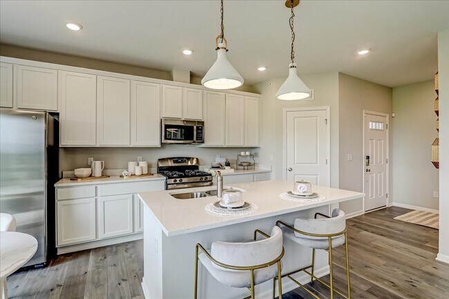 Building Photo - 324 Kingsport Dr