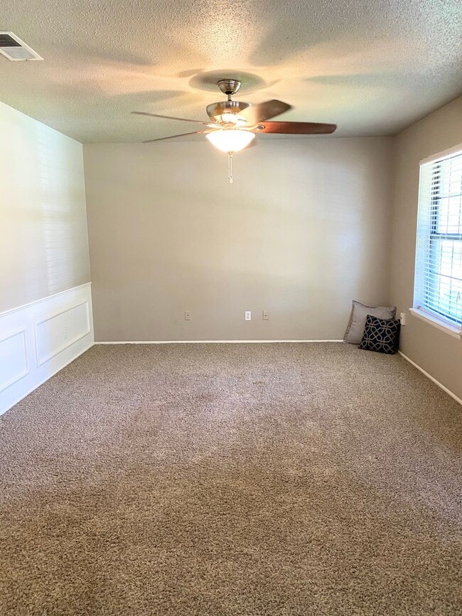 Building Photo - COMING SOON!! Darling Edmond Rental!