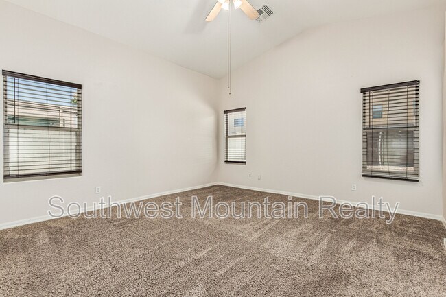 Building Photo - 1949 W Vineyard Plains Dr