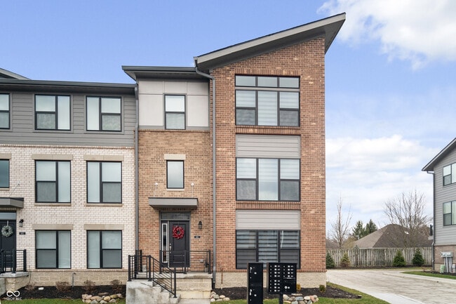 Building Photo - 661 Golborne St