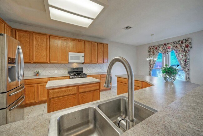 Building Photo - 601 Indian Run Dr