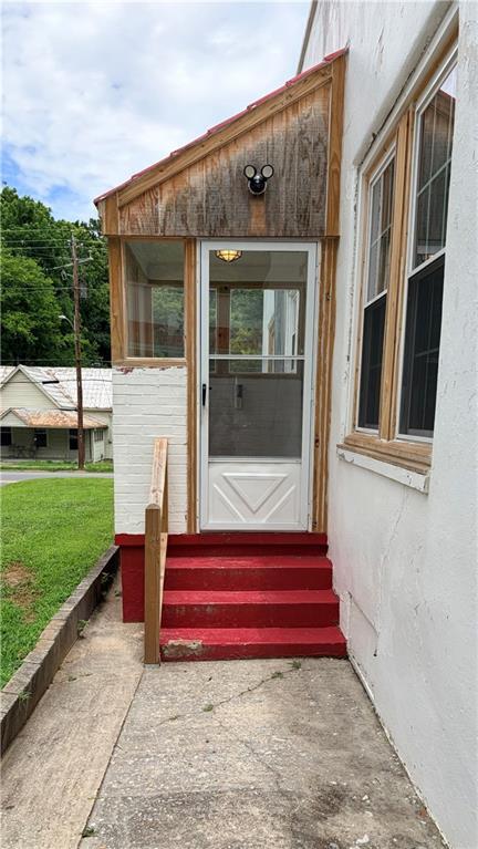 Building Photo - 403 E Elm St