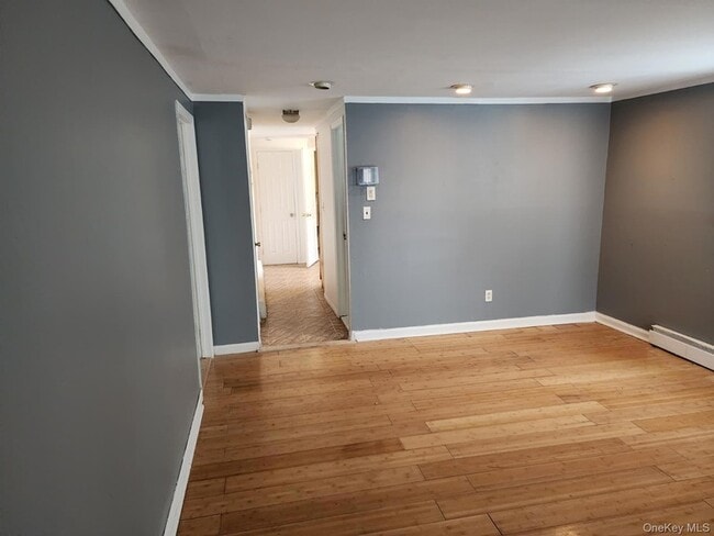 Building Photo - 1570 Kenneth Ave