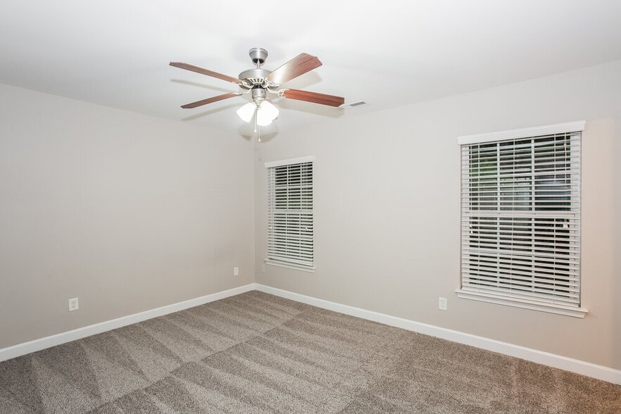 Building Photo - 4198 Broadstairs Dr SW