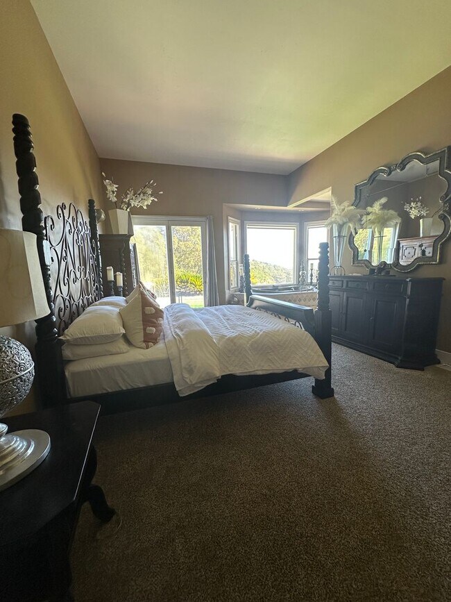 Building Photo - Hilltop Estate in Green Valley-Fully Furni...