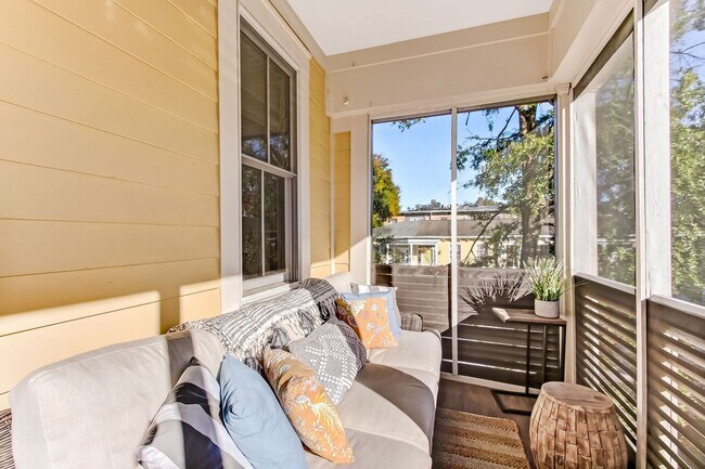 Building Photo - Luxury 3BR Townhome  in Savannah