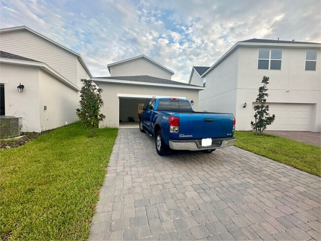 Building Photo - Looking for clean and responsible roommate